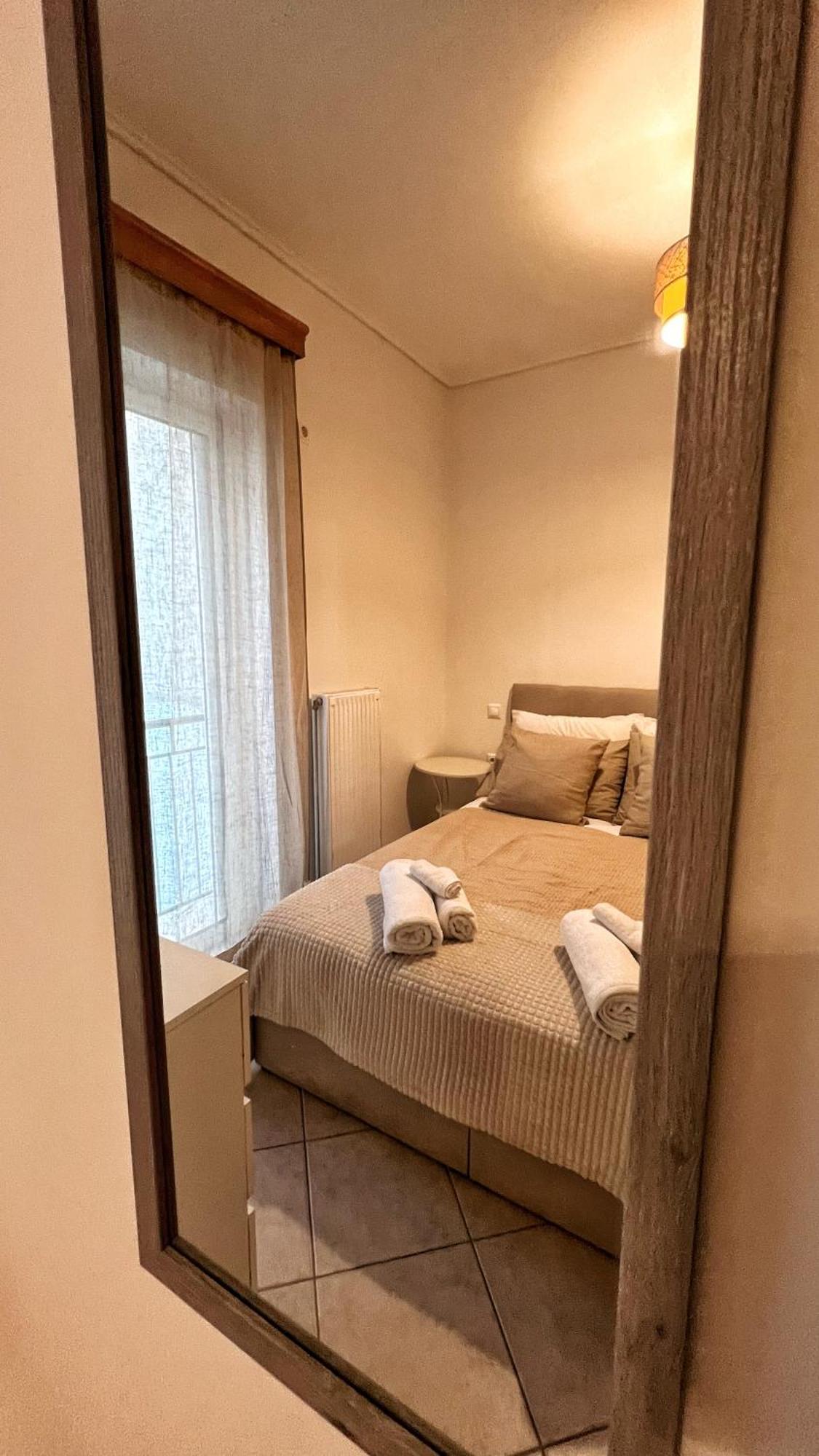 H&H Cozy Retreat Apartment Piraeus Bagian luar foto