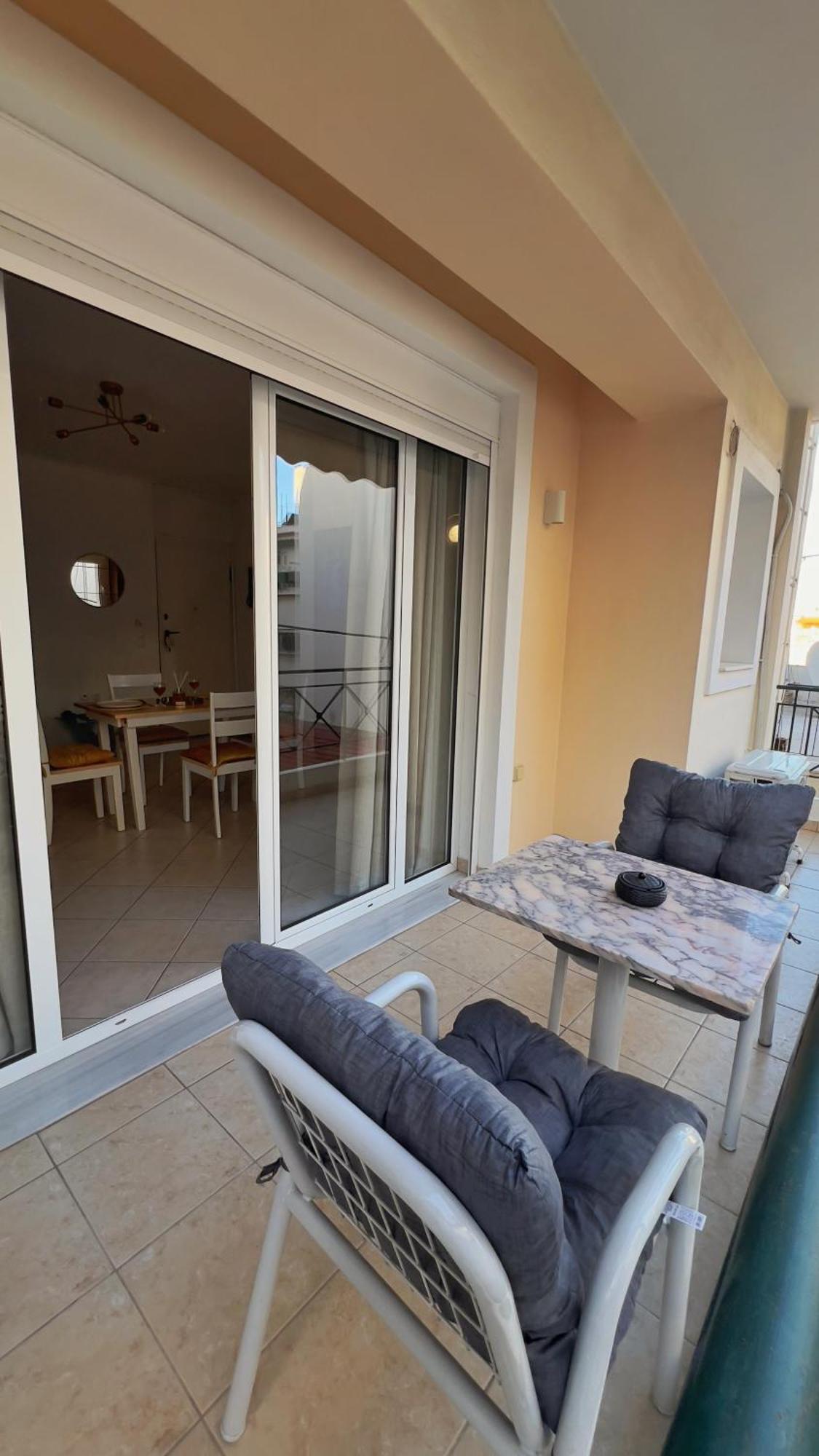 H&H Cozy Retreat Apartment Piraeus Bagian luar foto