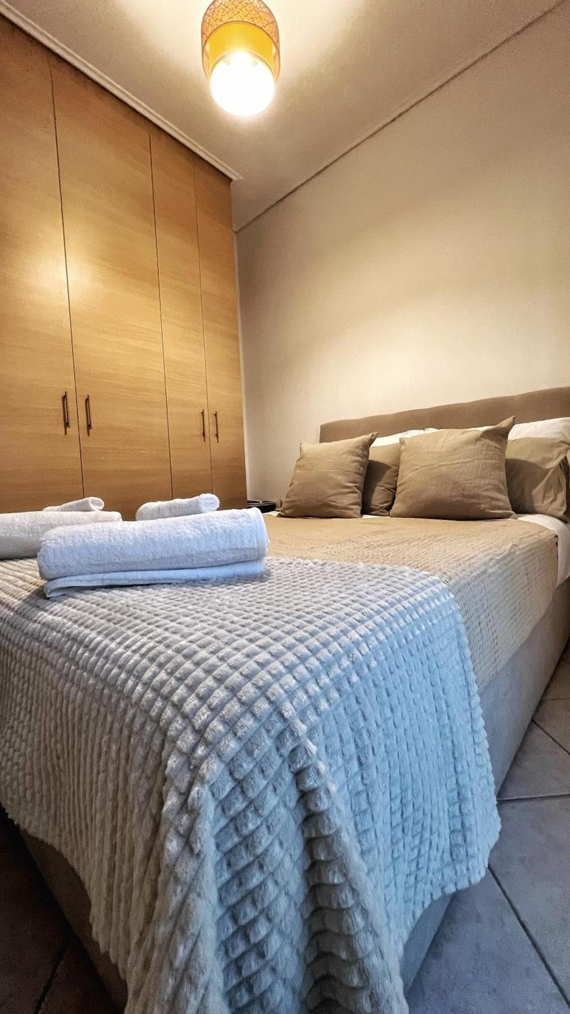 H&H Cozy Retreat Apartment Piraeus Bagian luar foto