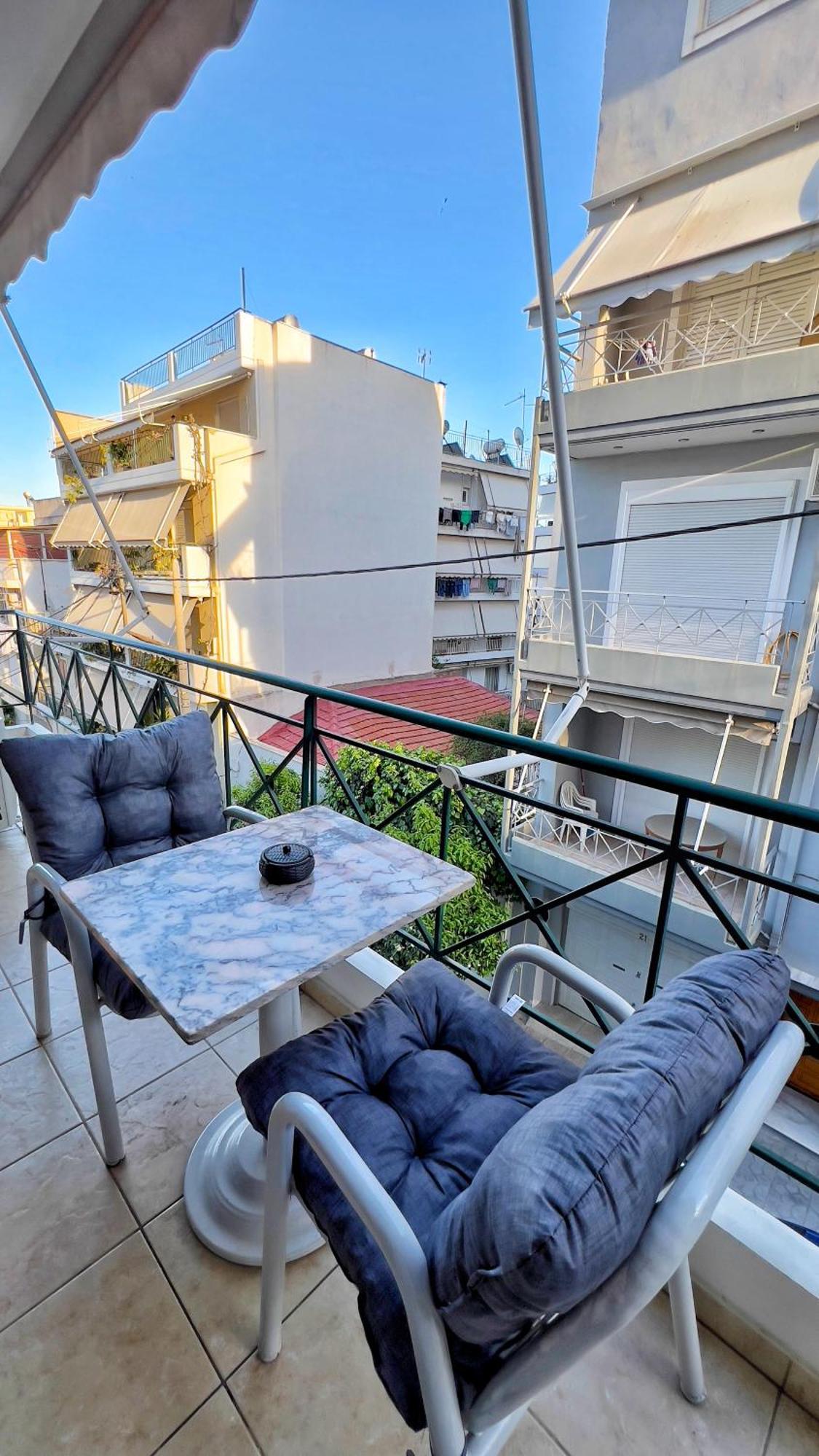 H&H Cozy Retreat Apartment Piraeus Bagian luar foto